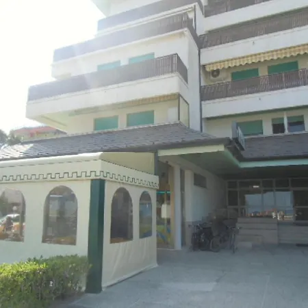 아파트 Condominio Al Faro *